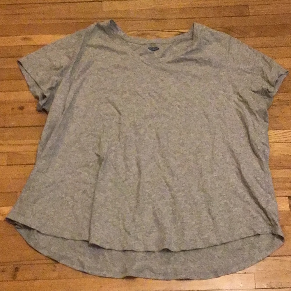Gray Old Navy short sleeve shirt